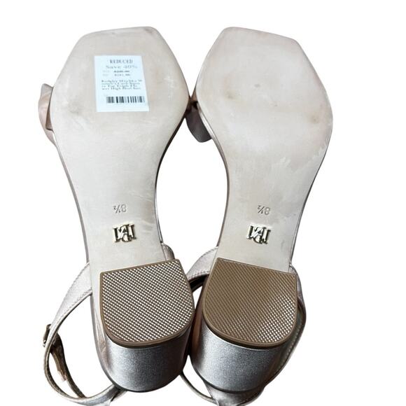 Badgley Mishka Carli Rosette Block Heels Rose  Detail Blush Nude NEW 8.5 - Picture 7 of 8